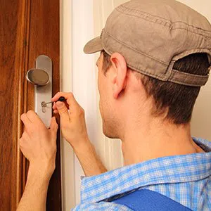 Chicago Locksmith Service Chicago, IL 312-809-3985 - 19a-lock-opening